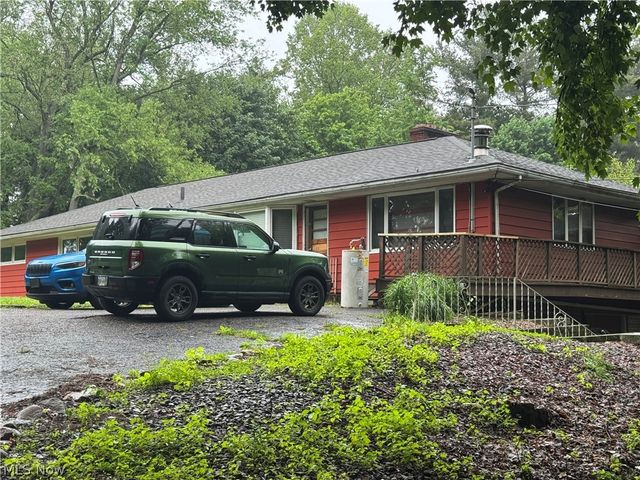 12797 Oakwood Avenue NW, Uniontown, OH 44685
