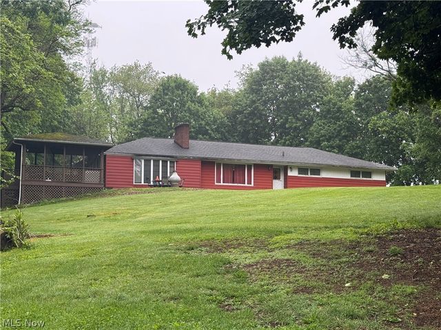 12797 Oakwood Avenue NW, Uniontown, OH 44685