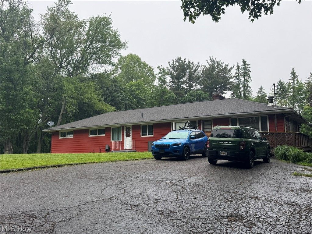 12797 Oakwood Avenue NW, Uniontown, OH 44685
