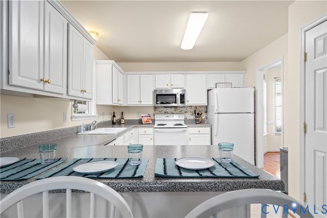 5343 Nairn Ln, Chester, VA 23831