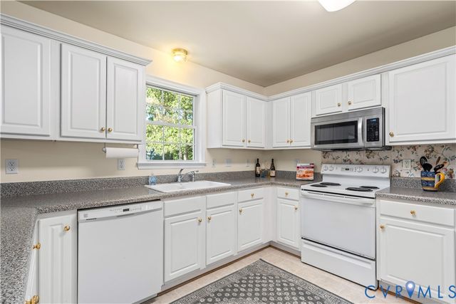 5343 Nairn Ln, Chester, VA 23831