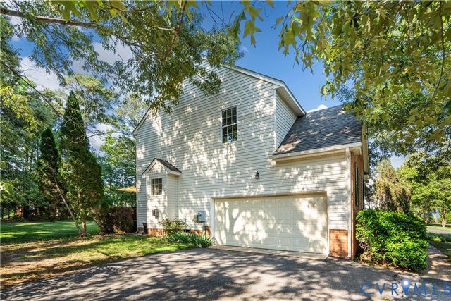 5343 Nairn Ln, Chester, VA 23831