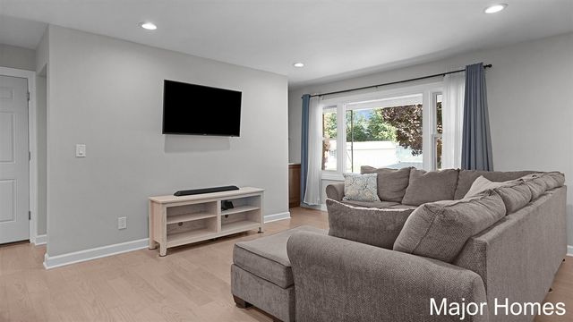 8231 E Chester Avenue, Byron Center, MI 49315