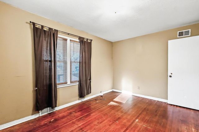 2332 S Green St, Wichita, KS 67211