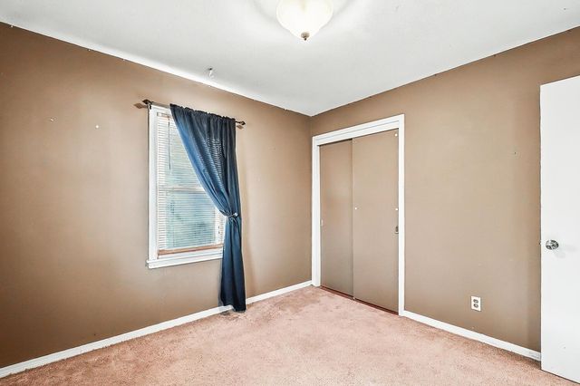 2332 S Green St, Wichita, KS 67211