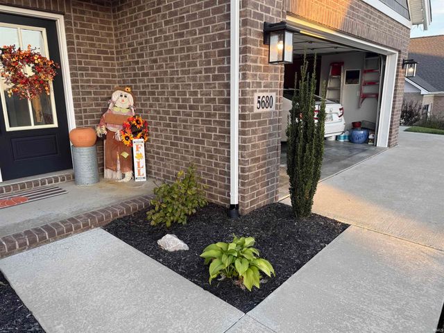 5680 Brompton Drive, Newburgh, IN 47630
