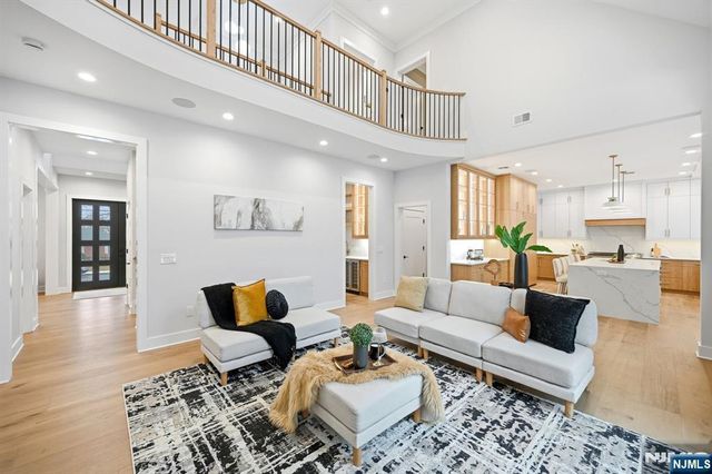 15 Highland Drive, Livingston, NJ 07039