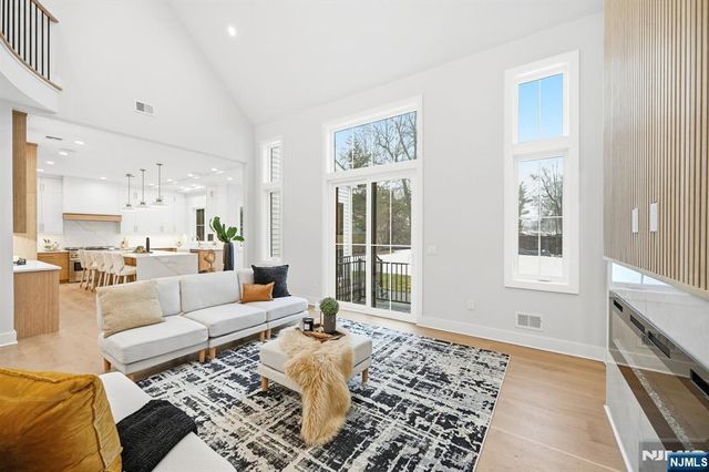 15 Highland Drive, Livingston, NJ 07039