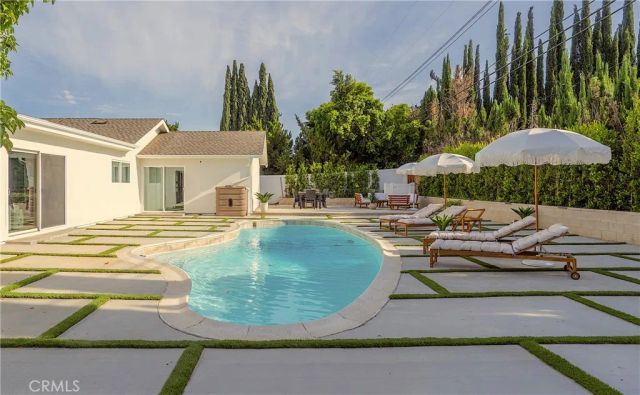10111 Oso Avenue, Chatsworth, CA 91311