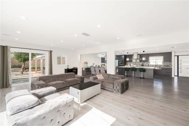 10111 Oso Avenue, Chatsworth, CA 91311
