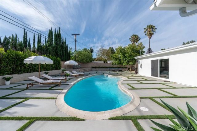 10111 Oso Avenue, Chatsworth, CA 91311