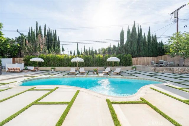 10111 Oso Avenue, Chatsworth, CA 91311