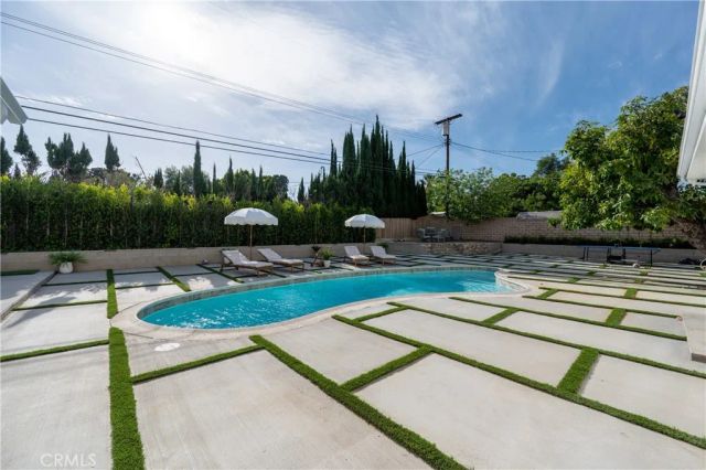 10111 Oso Avenue, Chatsworth, CA 91311