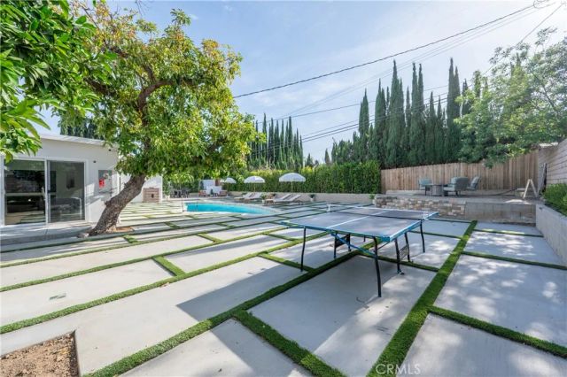 10111 Oso Avenue, Chatsworth, CA 91311