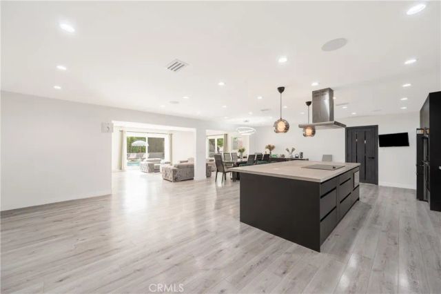10111 Oso Avenue, Chatsworth, CA 91311