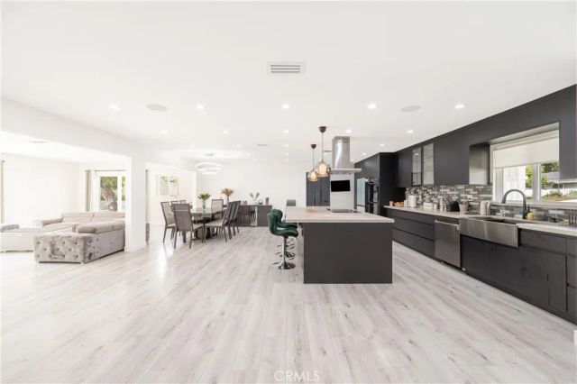 10111 Oso Avenue, Chatsworth, CA 91311