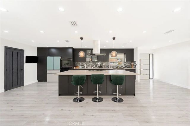10111 Oso Avenue, Chatsworth, CA 91311