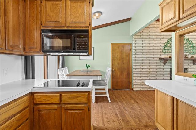 133 Dockside Circle, Lake Tapawingo, MO 64015