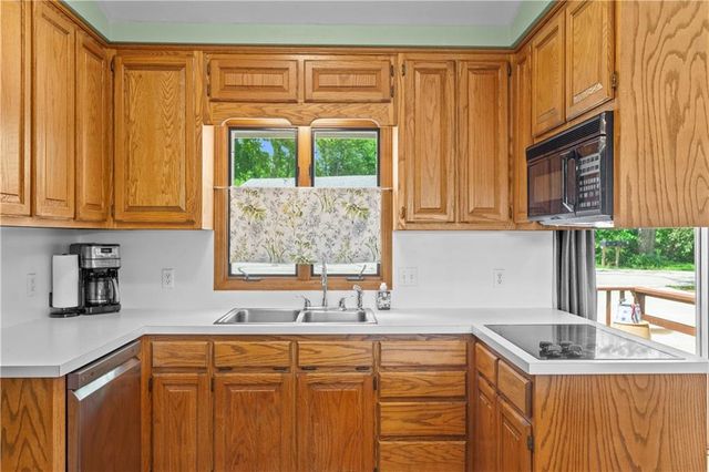 133 Dockside Circle, Lake Tapawingo, MO 64015