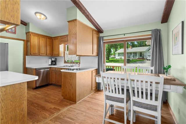 133 Dockside Circle, Lake Tapawingo, MO 64015