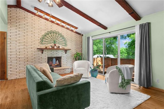 133 Dockside Circle, Lake Tapawingo, MO 64015