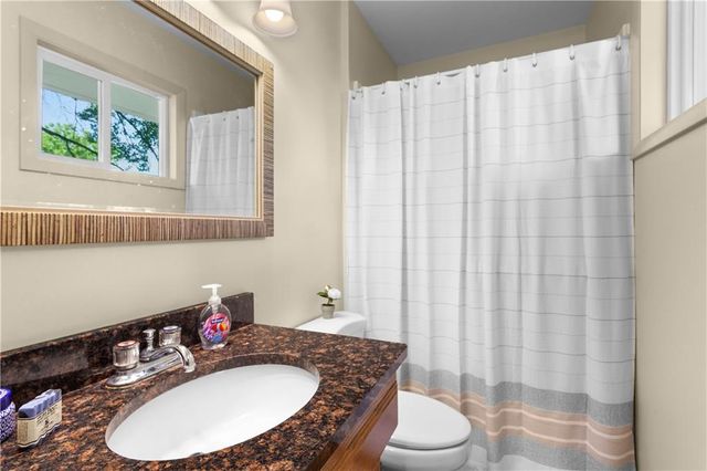 133 Dockside Circle, Lake Tapawingo, MO 64015
