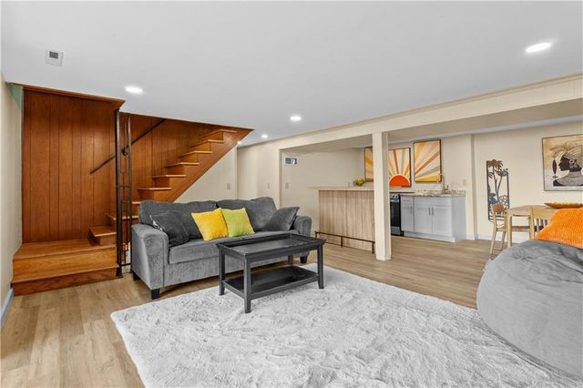 133 Dockside Circle, Lake Tapawingo, MO 64015