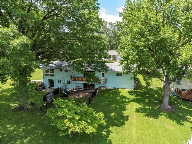 133 Dockside Circle, Lake Tapawingo, MO 64015