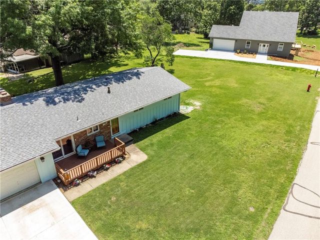 133 Dockside Circle, Lake Tapawingo, MO 64015