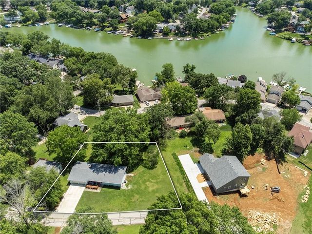 133 Dockside Circle, Lake Tapawingo, MO 64015