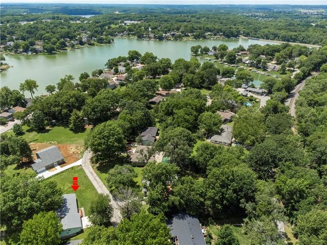133 Dockside Circle, Lake Tapawingo, MO 64015