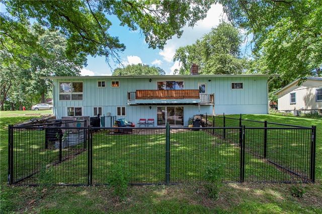 133 Dockside Circle, Lake Tapawingo, MO 64015