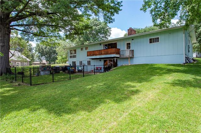 133 Dockside Circle, Lake Tapawingo, MO 64015