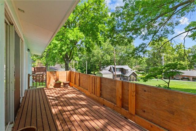 133 Dockside Circle, Lake Tapawingo, MO 64015