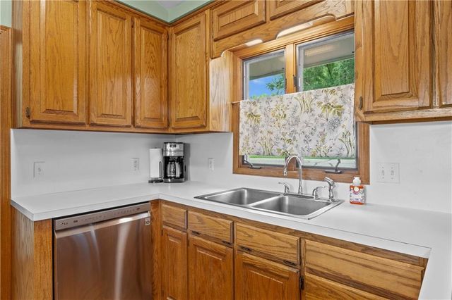 133 Dockside Circle, Lake Tapawingo, MO 64015