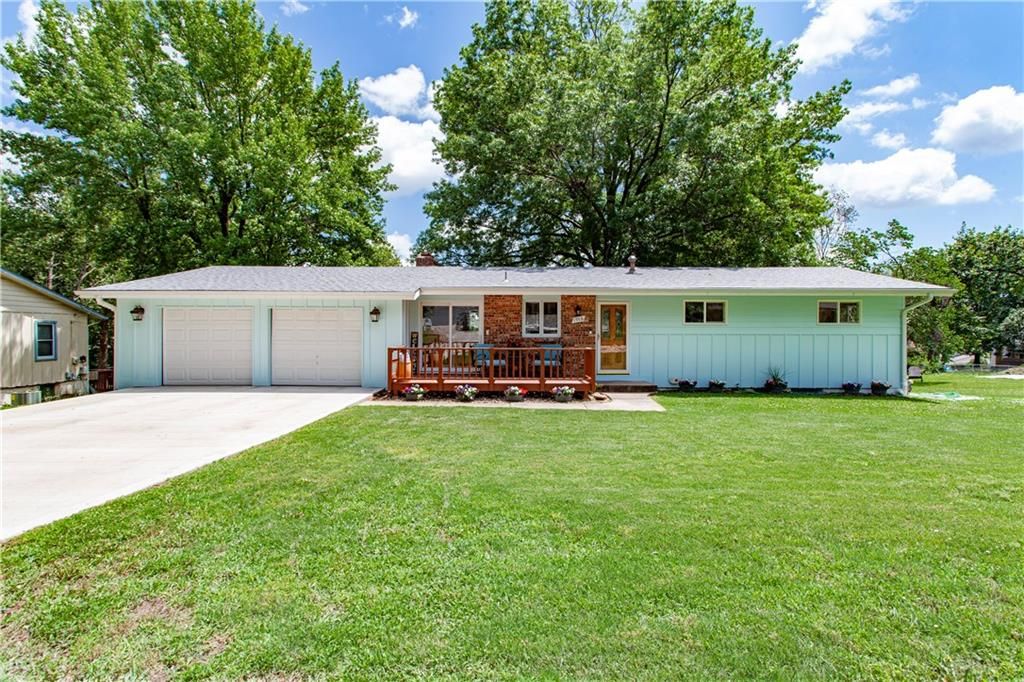 133 Dockside Circle, Lake Tapawingo, MO 64015