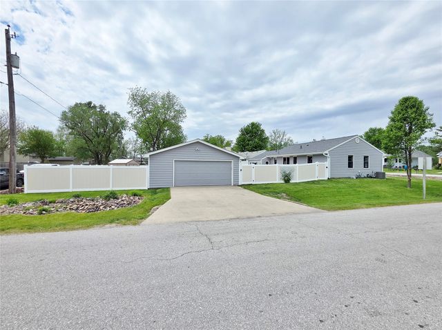 800 Walnut Street, Waukee, IA 50263