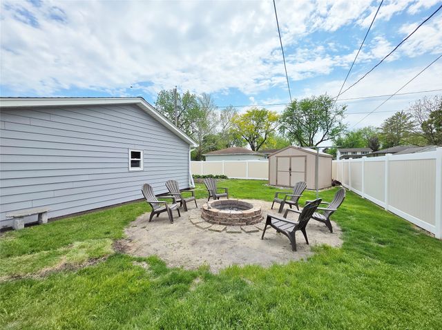 800 Walnut Street, Waukee, IA 50263