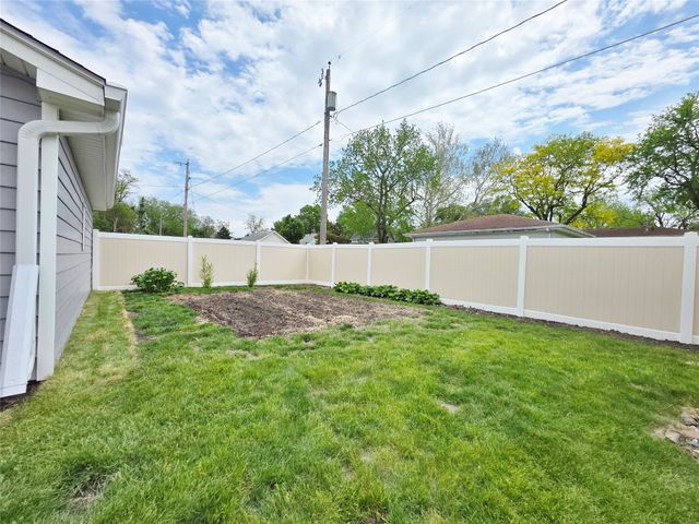 800 Walnut Street, Waukee, IA 50263