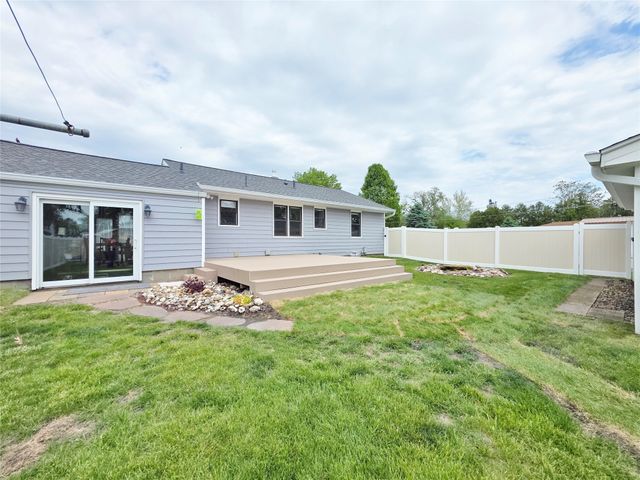 800 Walnut Street, Waukee, IA 50263
