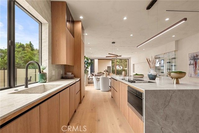 5525 Carpenter Avenue, Valley Village, CA 91607