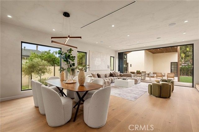 5525 Carpenter Avenue, Valley Village, CA 91607