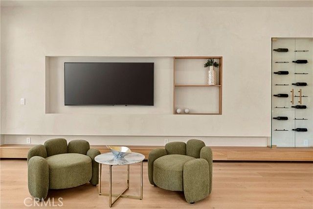 5525 Carpenter Avenue, Valley Village, CA 91607