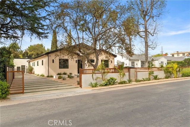 5525 Carpenter Avenue, Valley Village, CA 91607