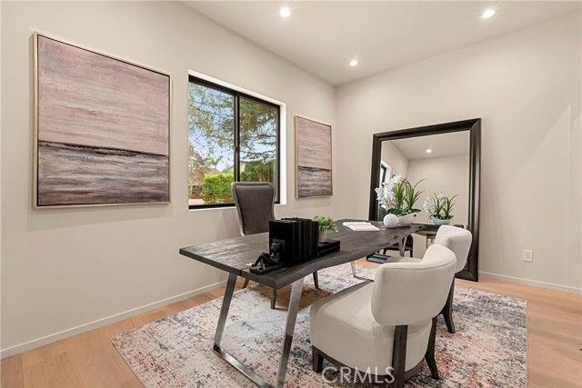 5525 Carpenter Avenue, Valley Village, CA 91607