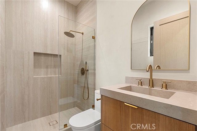 5525 Carpenter Avenue, Valley Village, CA 91607