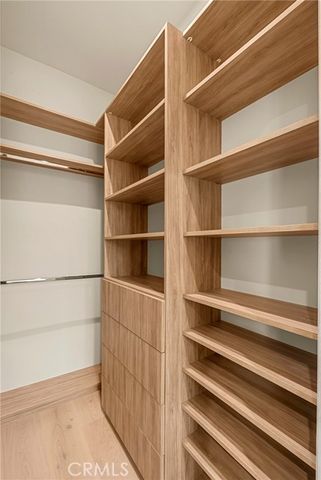 5525 Carpenter Avenue, Valley Village, CA 91607