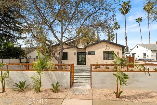 5525 Carpenter Avenue, Valley Village, CA 91607