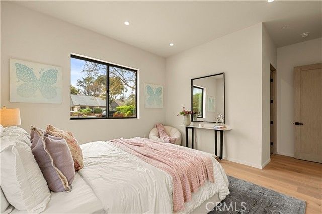 5525 Carpenter Avenue, Valley Village, CA 91607