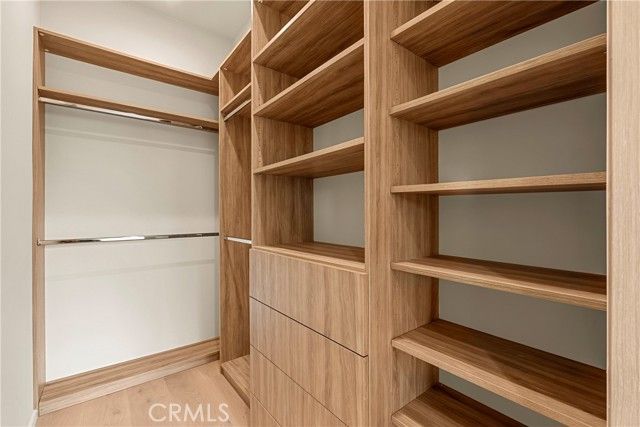 5525 Carpenter Avenue, Valley Village, CA 91607